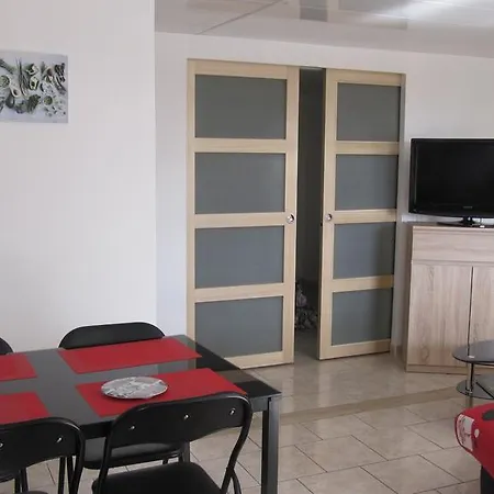 Route De Nimes Апартаменты